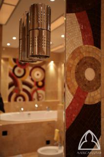 Мозаика в интерьере ванной. Фрагмент.