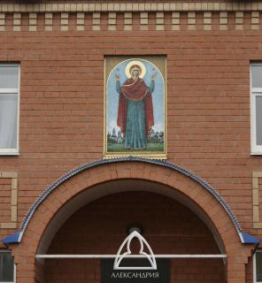 Надвратная икона « Богоматерь Знамение», фасад регентского училища, г.Оренбург.